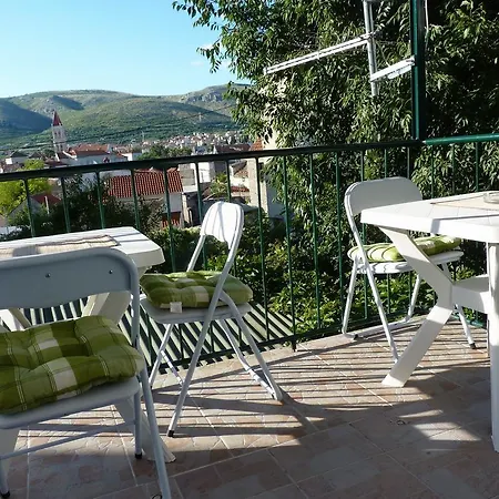 Kairos Apartment