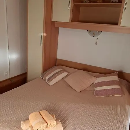 Kairos Apartment