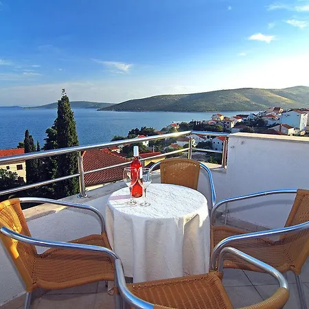 Kairos Apartment